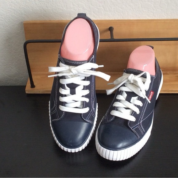 Levi’s Navy and White Sneakers - Picture 4 of 7